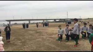 小男生表白：我喜欢你，我把球踢给你，你不躲，我们就交往吧