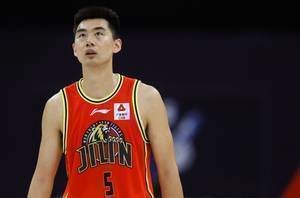 高效输出！崔晋铭18投11中得到25分4板7助3断0失误 正负值+31