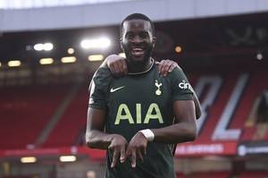 罗体:穆里尼奥希望补强中场,有意穆蒂尼奥、恩东贝莱