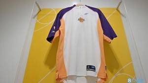 经典留存！科比砍下81分的赛前热身服拍出27.72万美元的高价