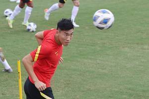 沪媒:朱辰杰已深得李霄鹏信任,很可能锁定国足主力后卫位置
