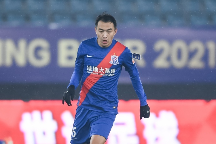 鄂媒:应对冯潇霆的自我剖析冷静倾听,也欢迎更多球员说说心里话