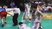 啊这...当年王仕鹏踩到日本球员裆部被吹违体