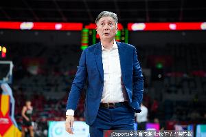 媒体人：这个半场深圳已尽全力了 但主力面临犯规麻烦&想赢仍很难